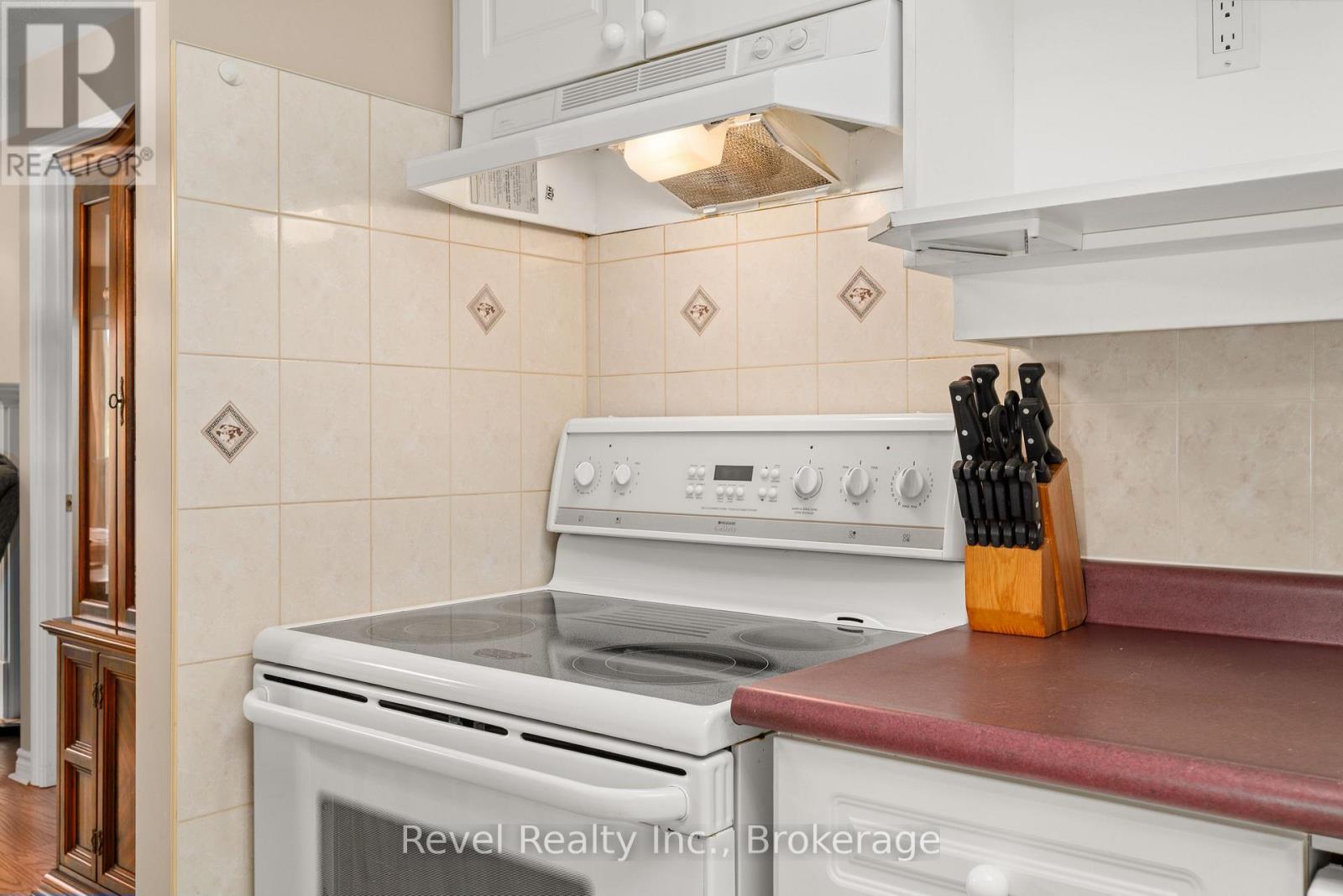 302 - 3 Heritage Way Property Photo 20