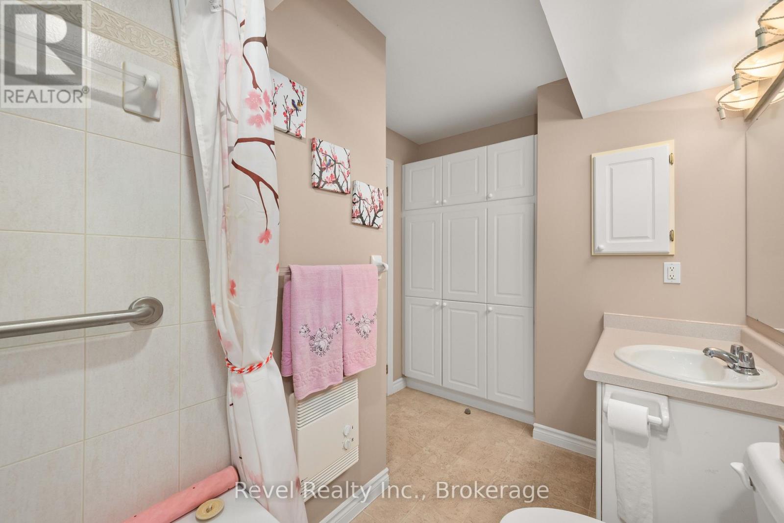 302 - 3 Heritage Way Property Photo 32