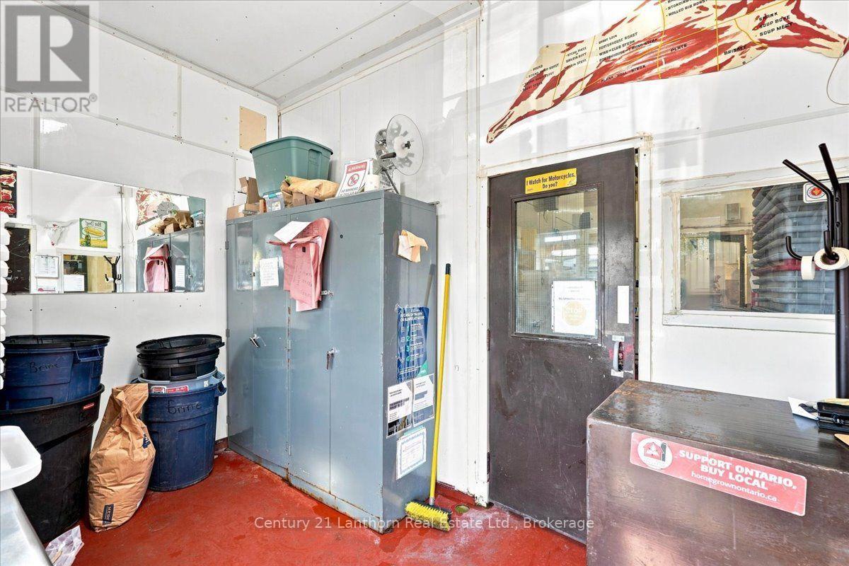 282-284 & 286 Wellington Main Street Property Photo 28