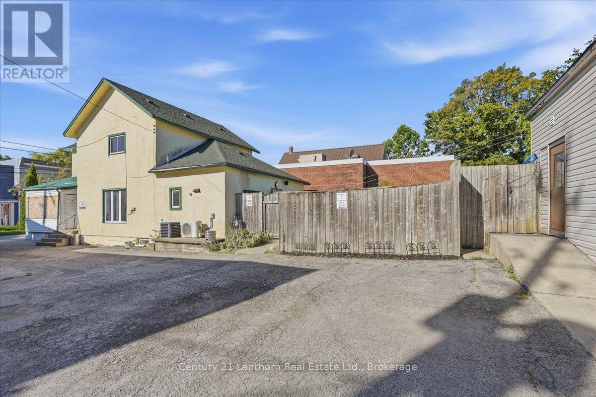 282-284 & 286 Wellington Main Street Property Photo 32