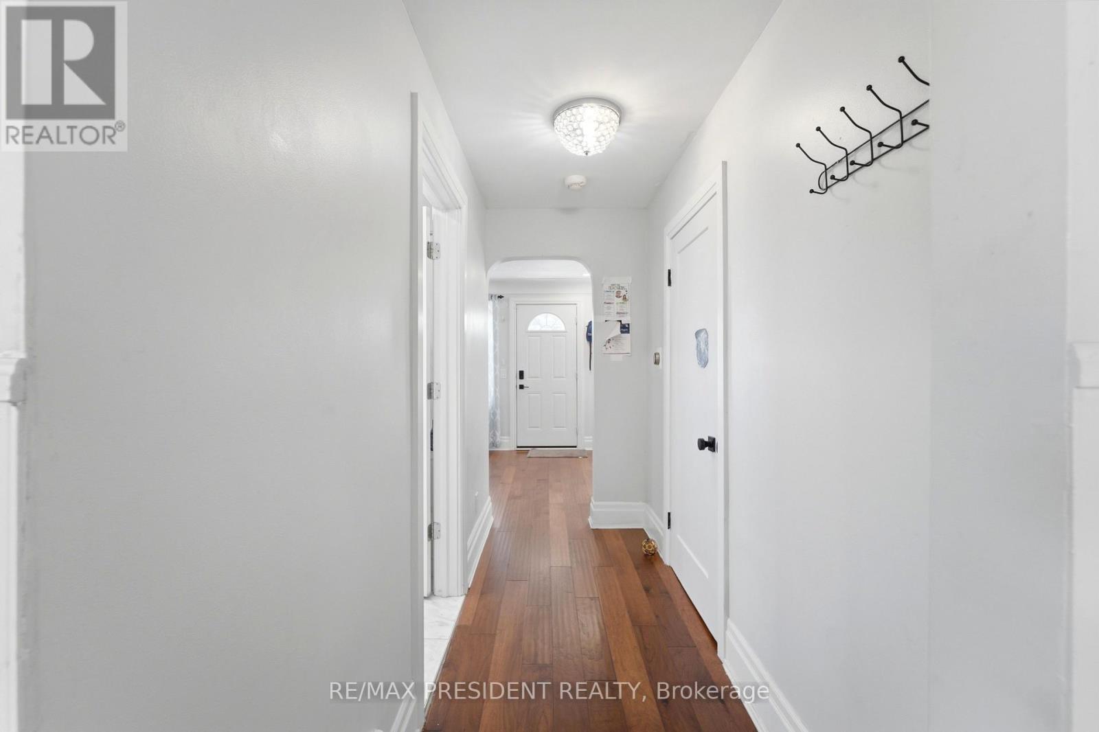 43 Adair Avenue N Property Photo 5