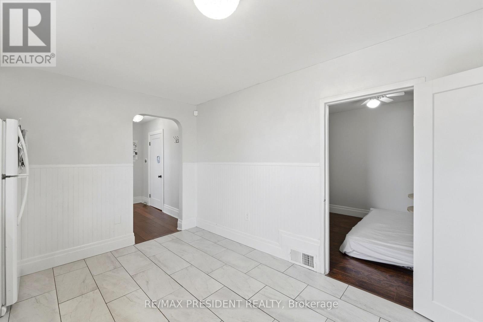 43 Adair Avenue N Property Photo 10