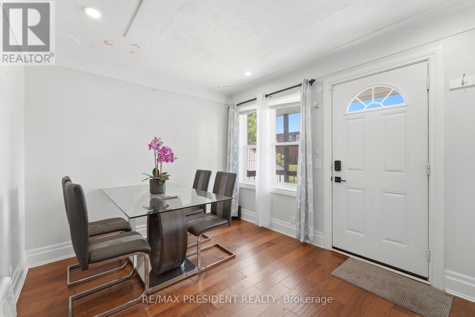 43 Adair Avenue N Property Photo 11