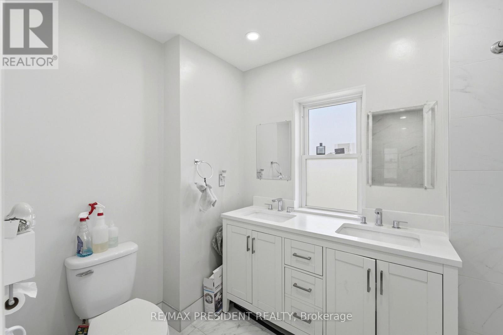 43 Adair Avenue N Property Photo 12