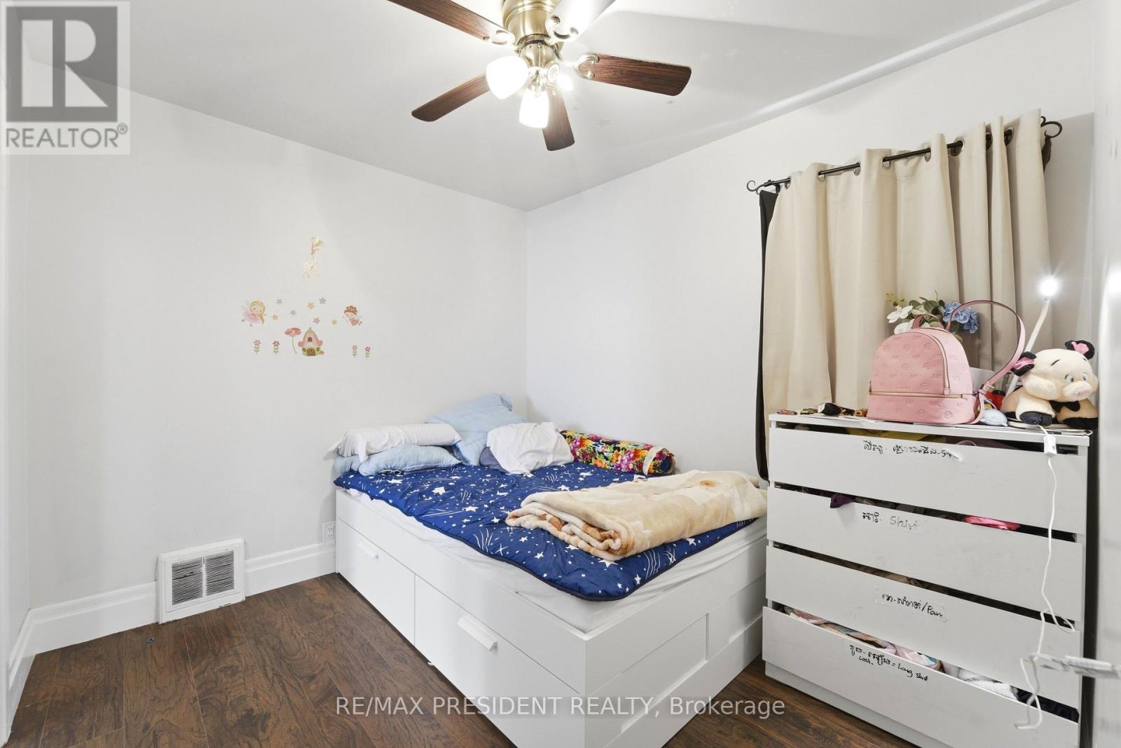 43 Adair Avenue N Property Photo 13