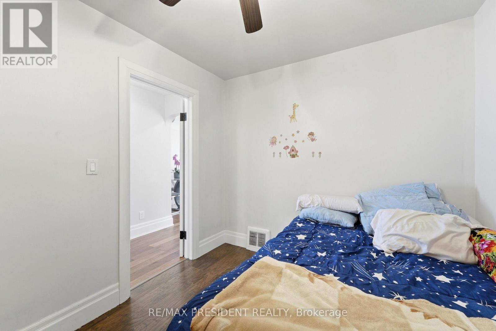 43 Adair Avenue N Property Photo 14