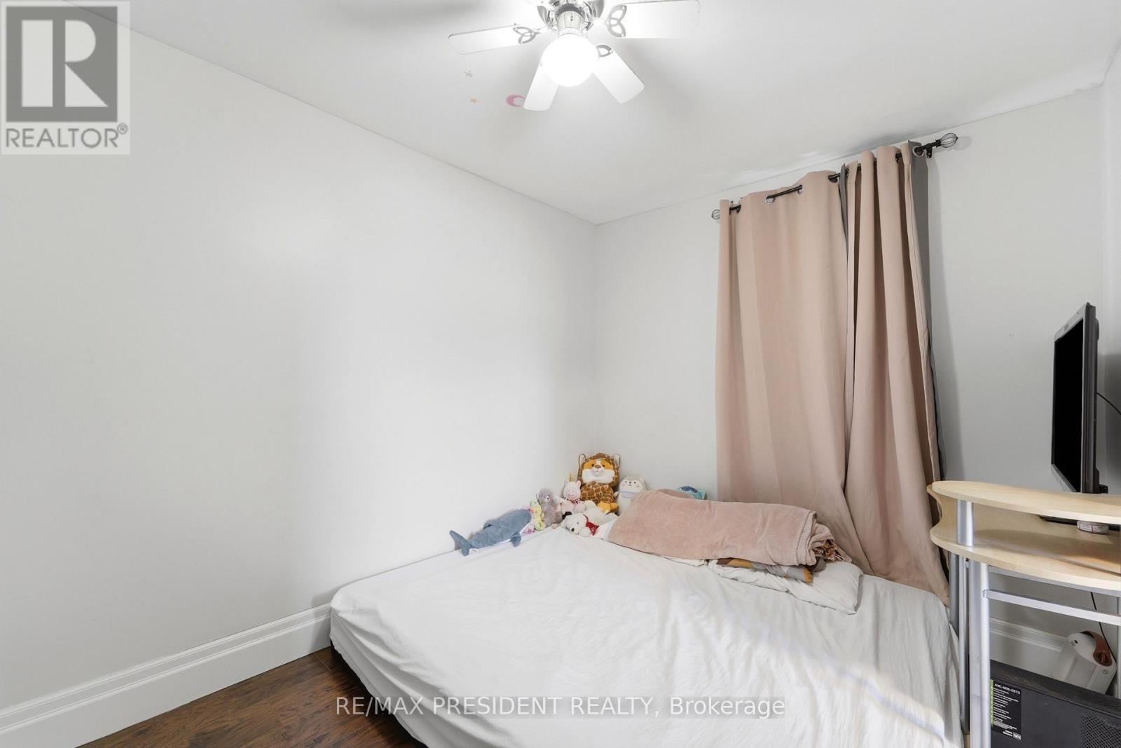 43 Adair Avenue N Property Photo 16