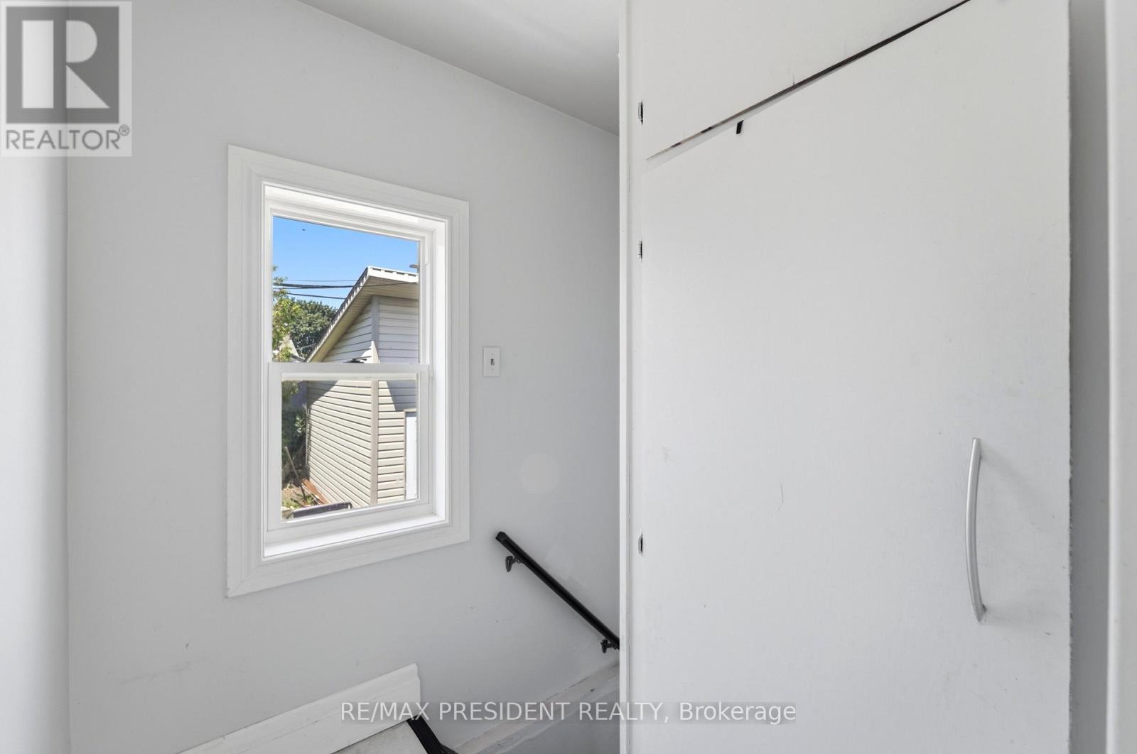 43 Adair Avenue N Property Photo 17