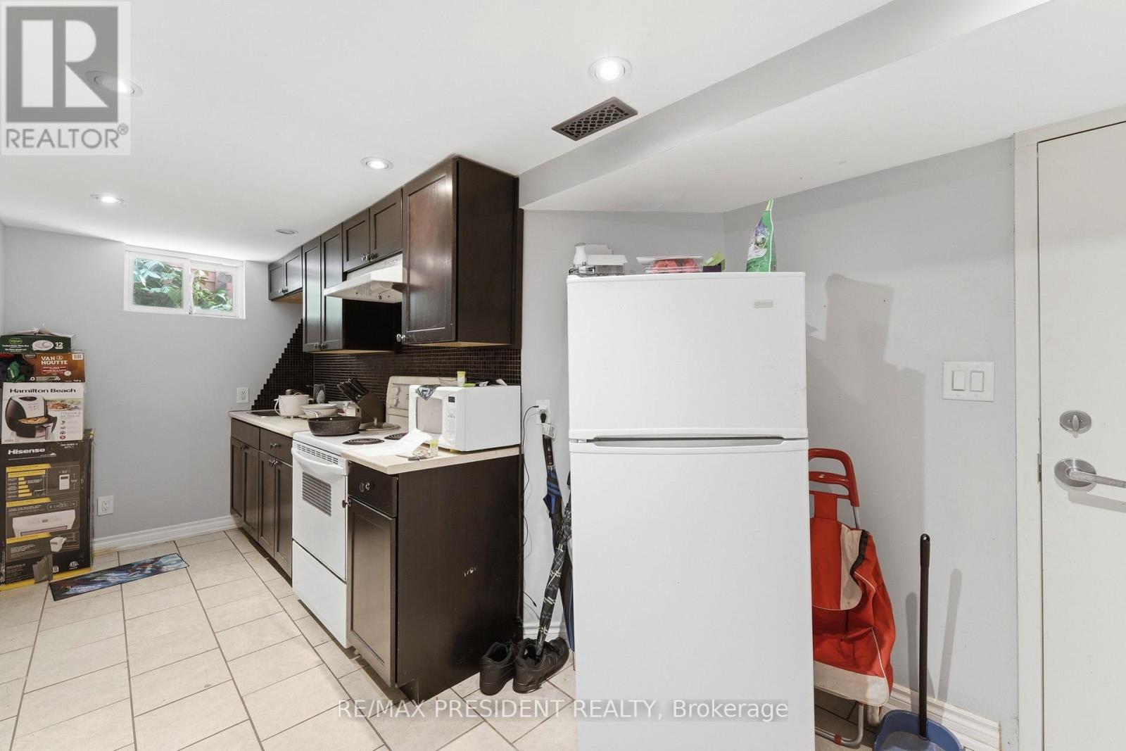 43 Adair Avenue N Property Photo 19