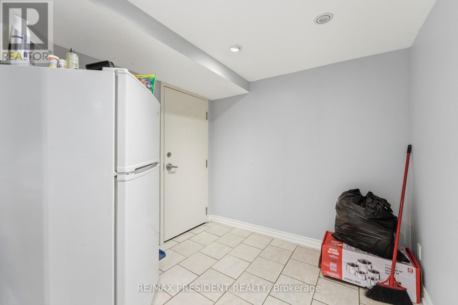 43 Adair Avenue N Property Photo 20