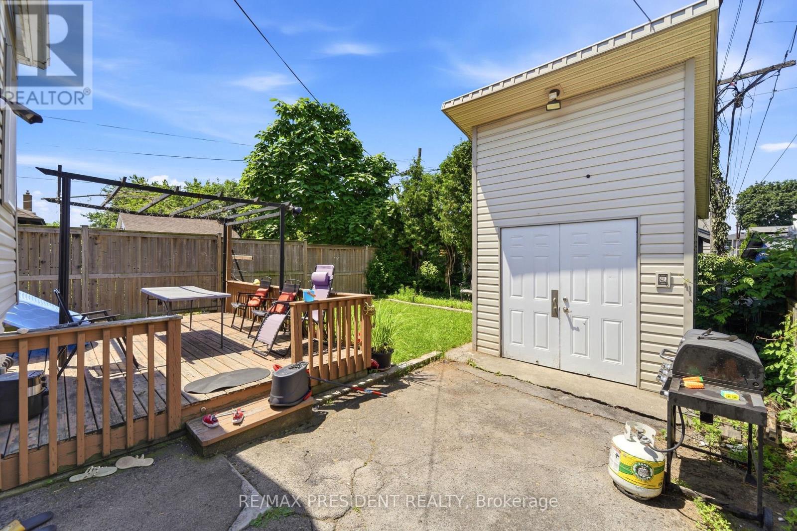 43 Adair Avenue N Property Photo 23