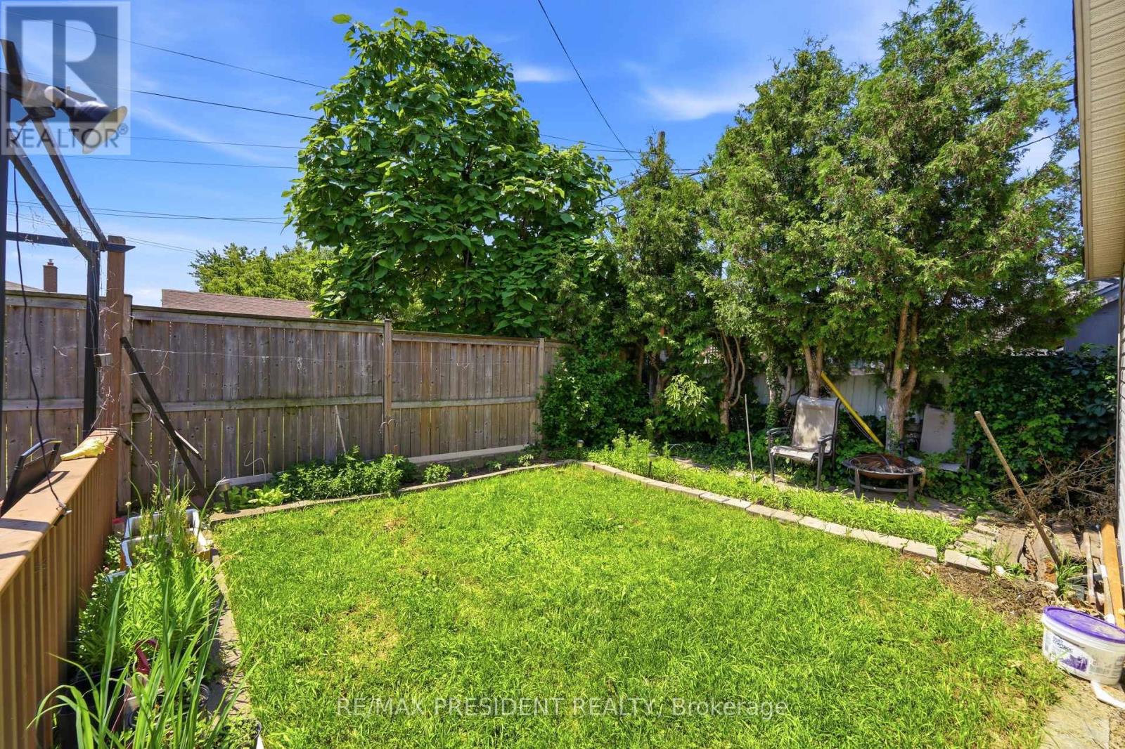 43 Adair Avenue N Property Photo 24