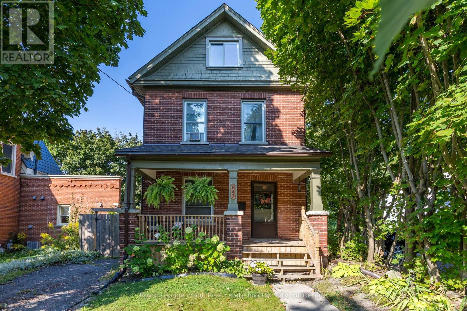 647 BETHUNE STREET