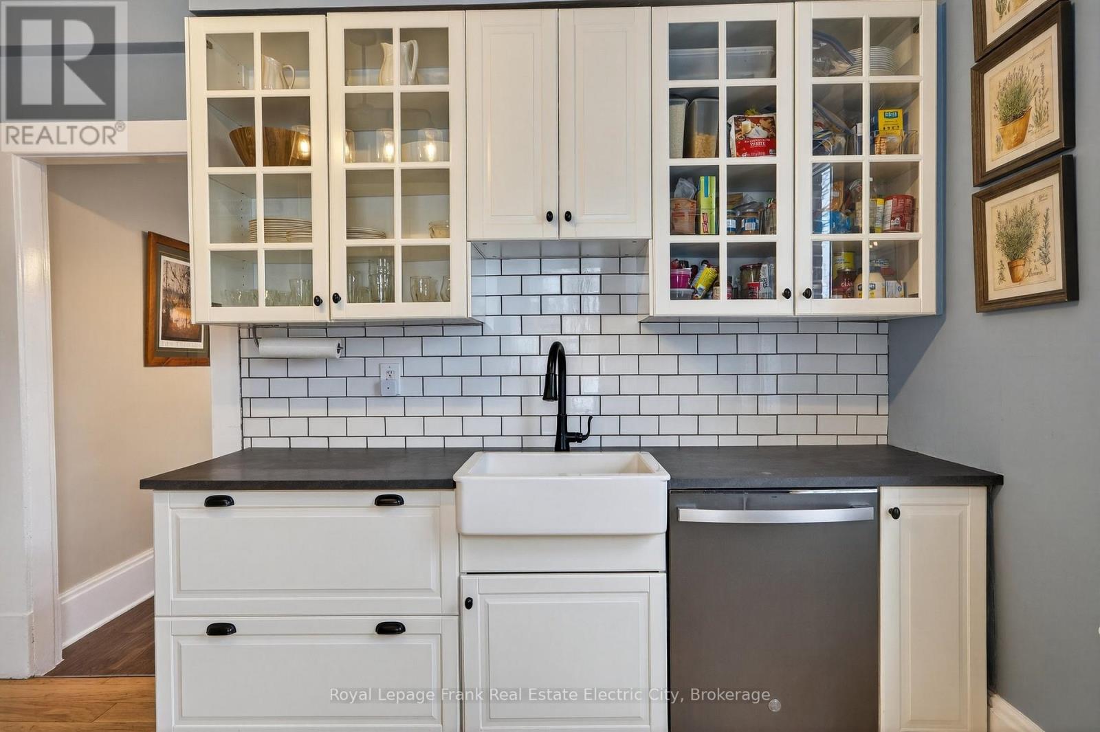 647 Bethune Street Property Photo 10