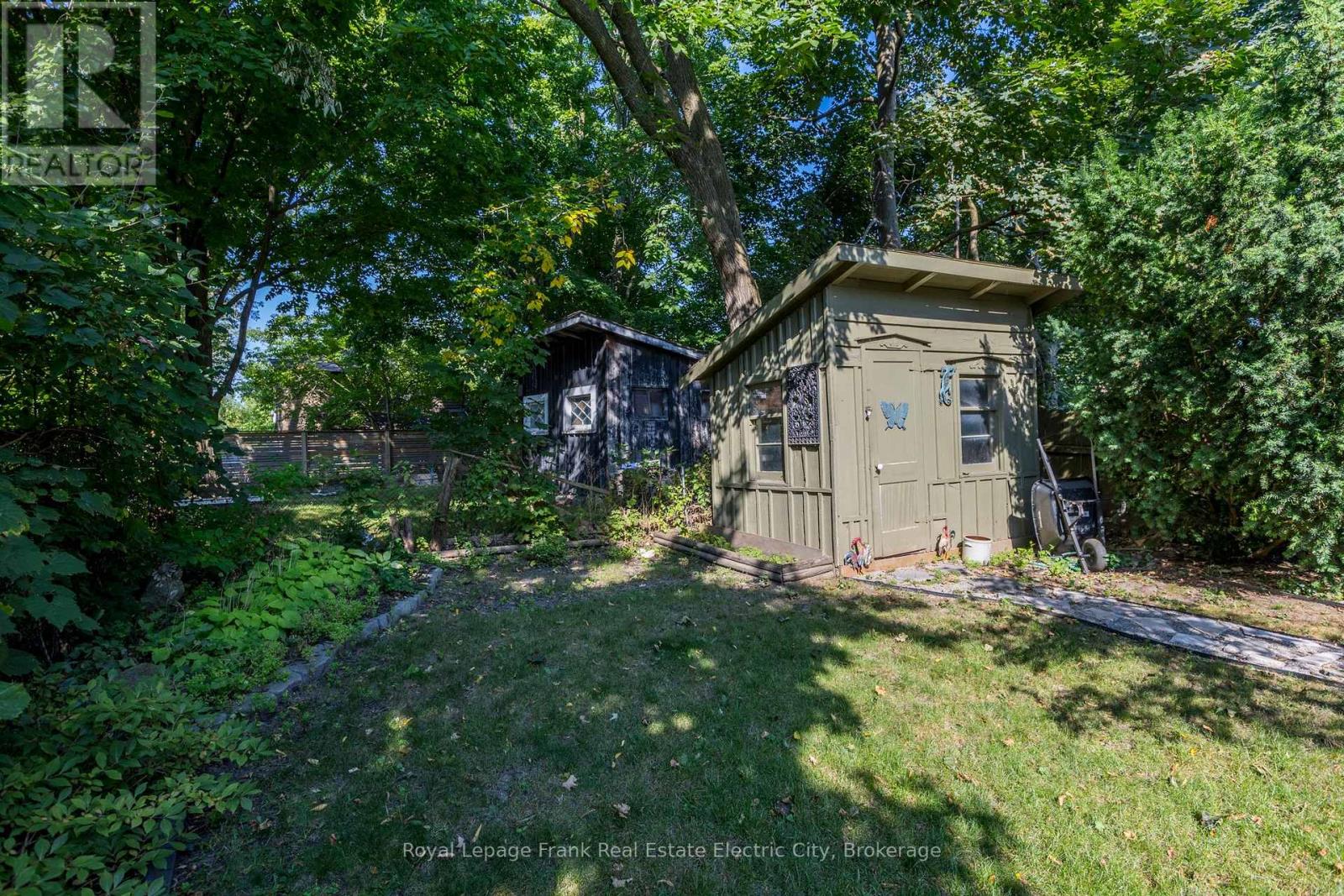 647 Bethune Street Property Photo 43