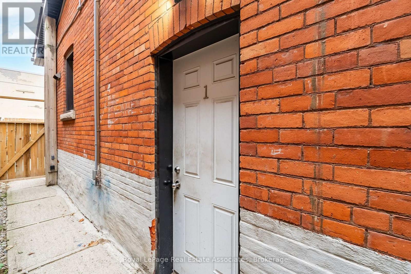 526 King Street E Property Photo 3