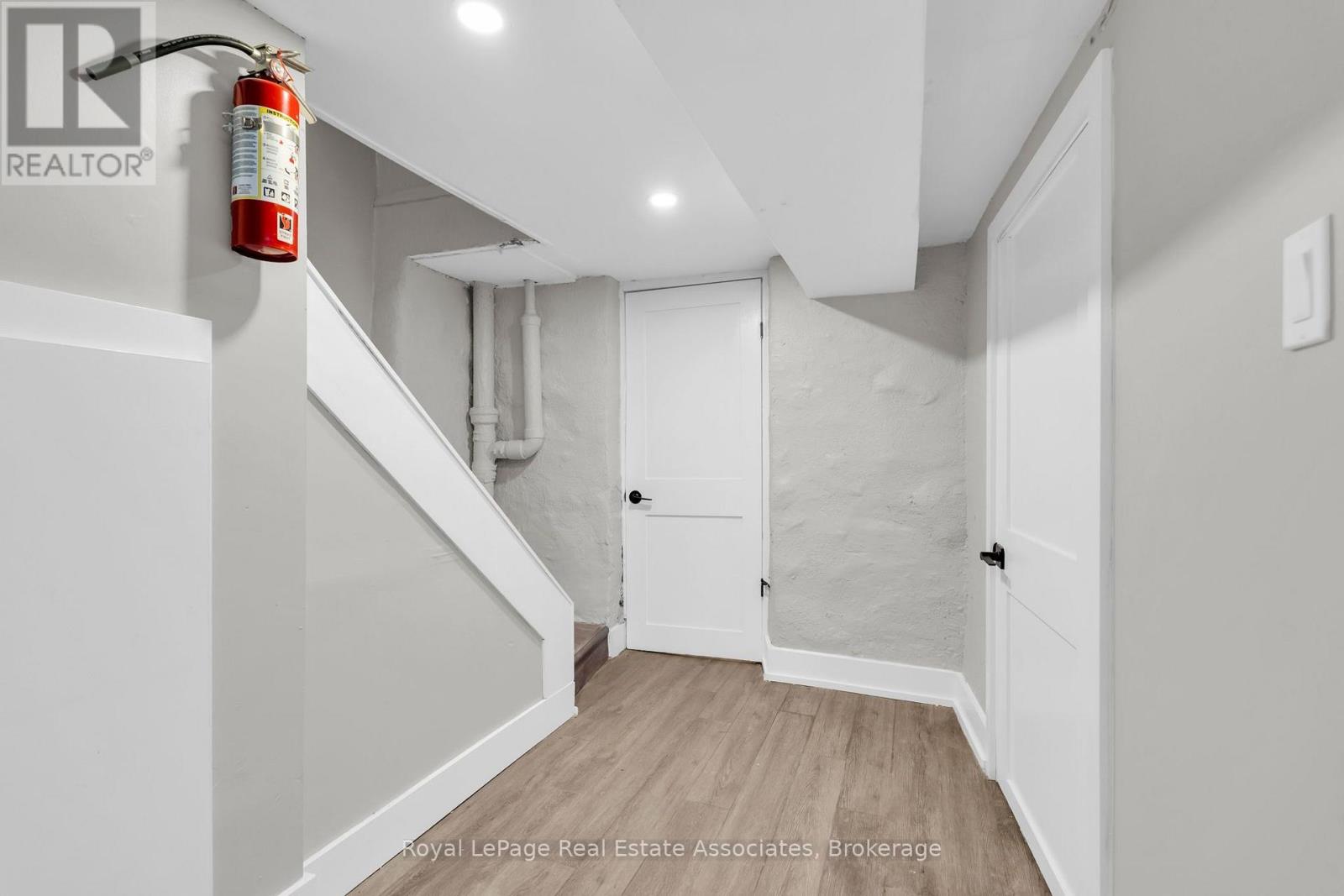 526 King Street E Property Photo 4