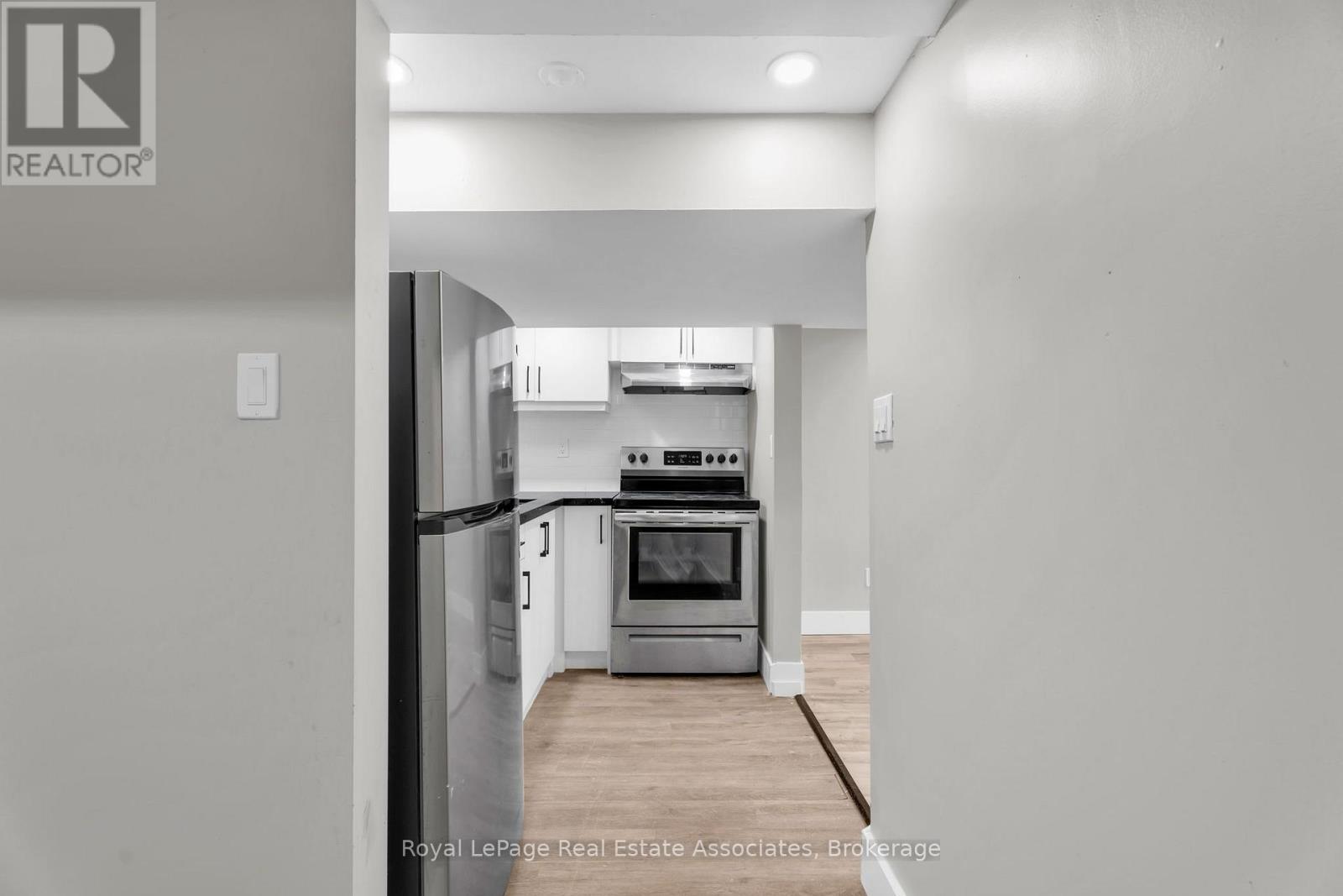 526 King Street E Property Photo 7