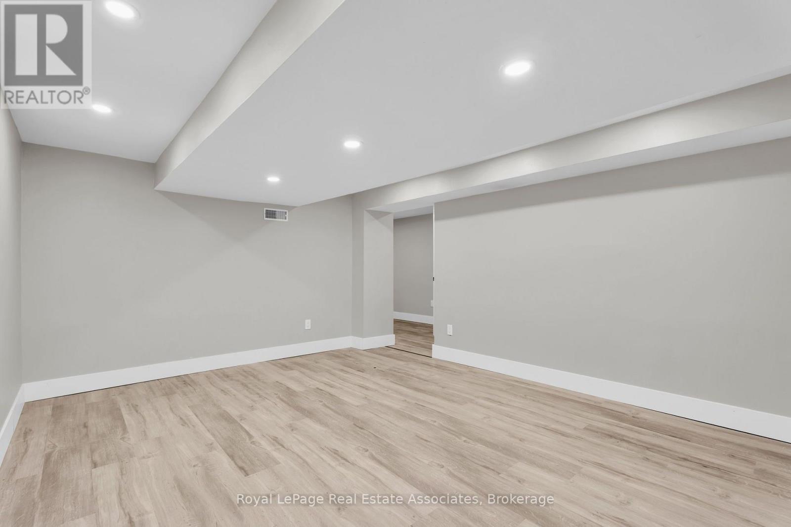 526 King Street E Property Photo 8
