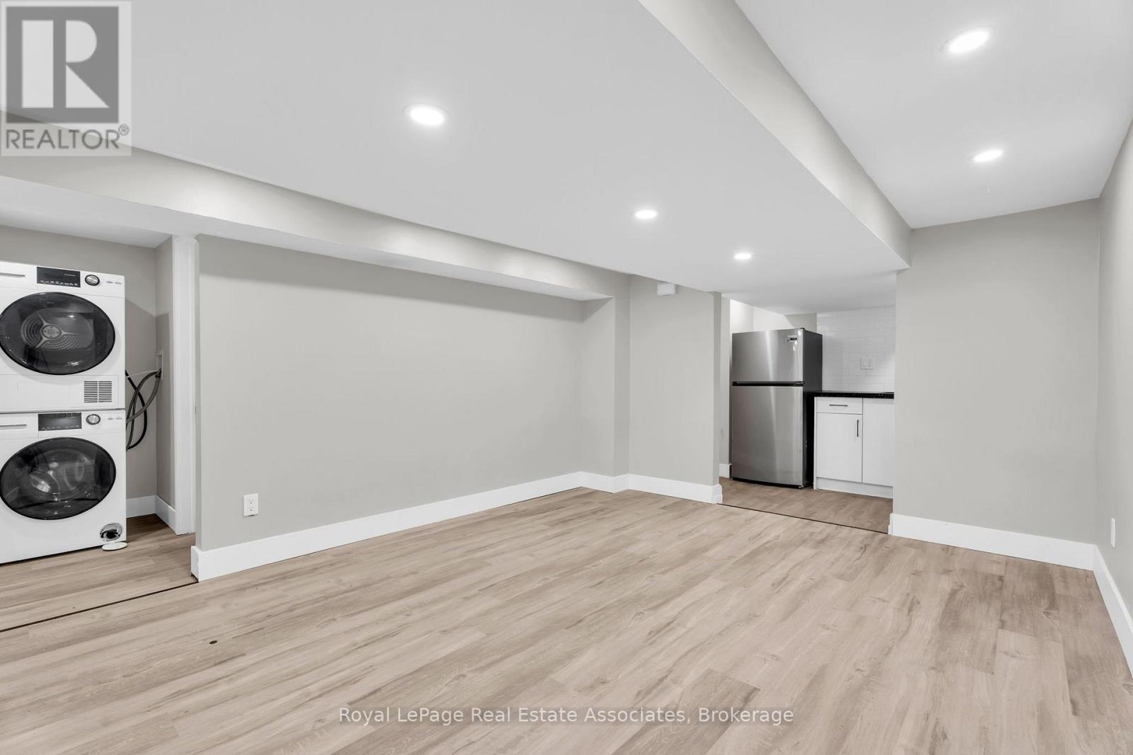 526 King Street E Property Photo 9