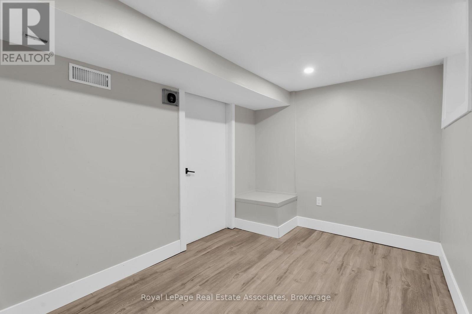 526 King Street E Property Photo 12