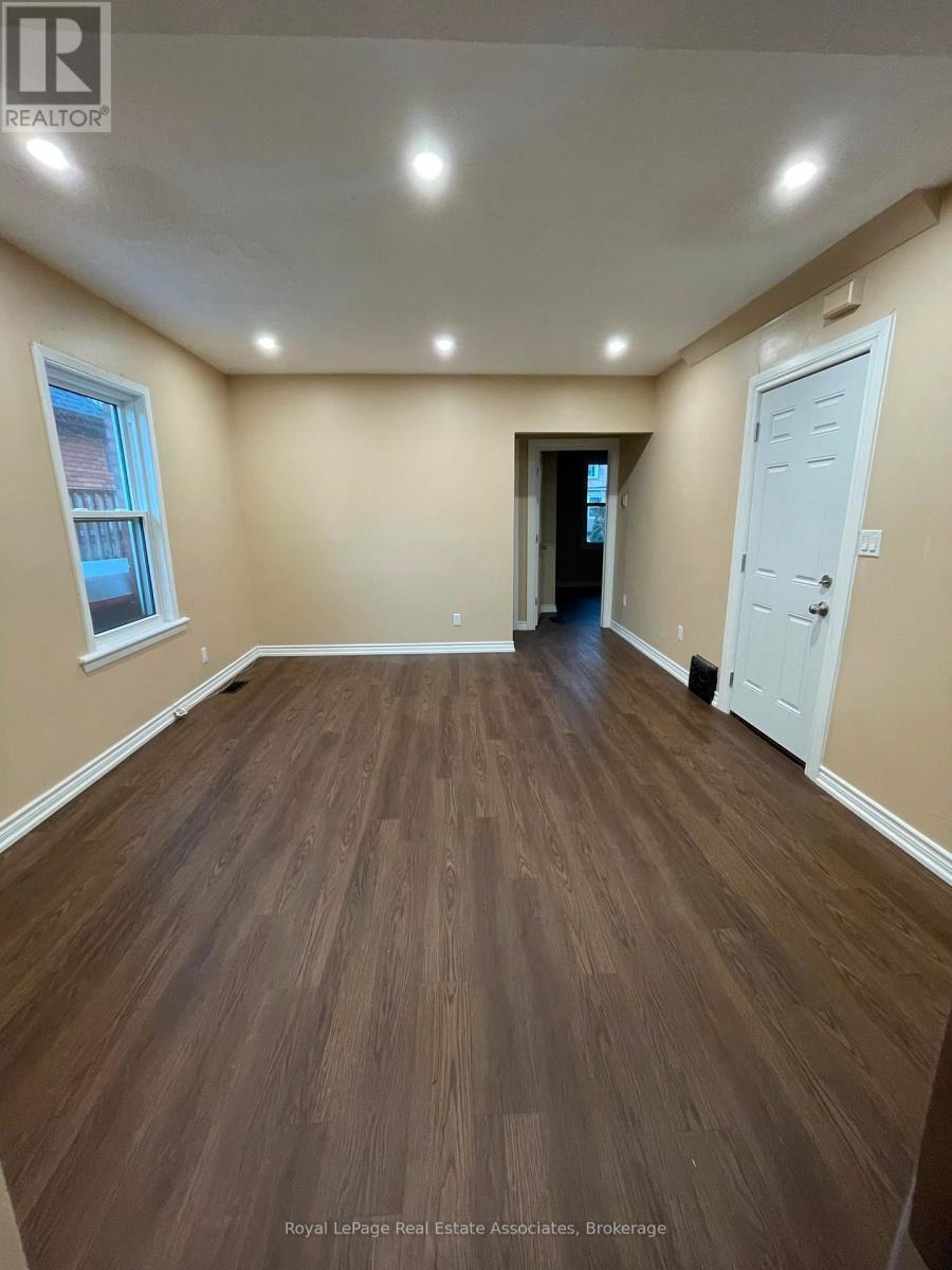 526 King Street E Property Photo 16