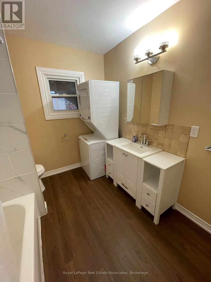 526 King Street E Property Photo 17