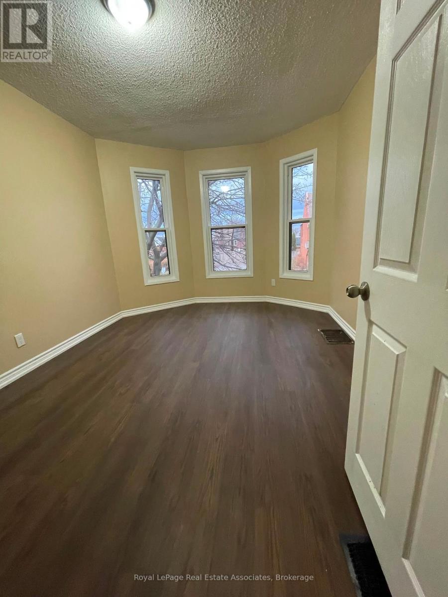 526 King Street E Property Photo 20