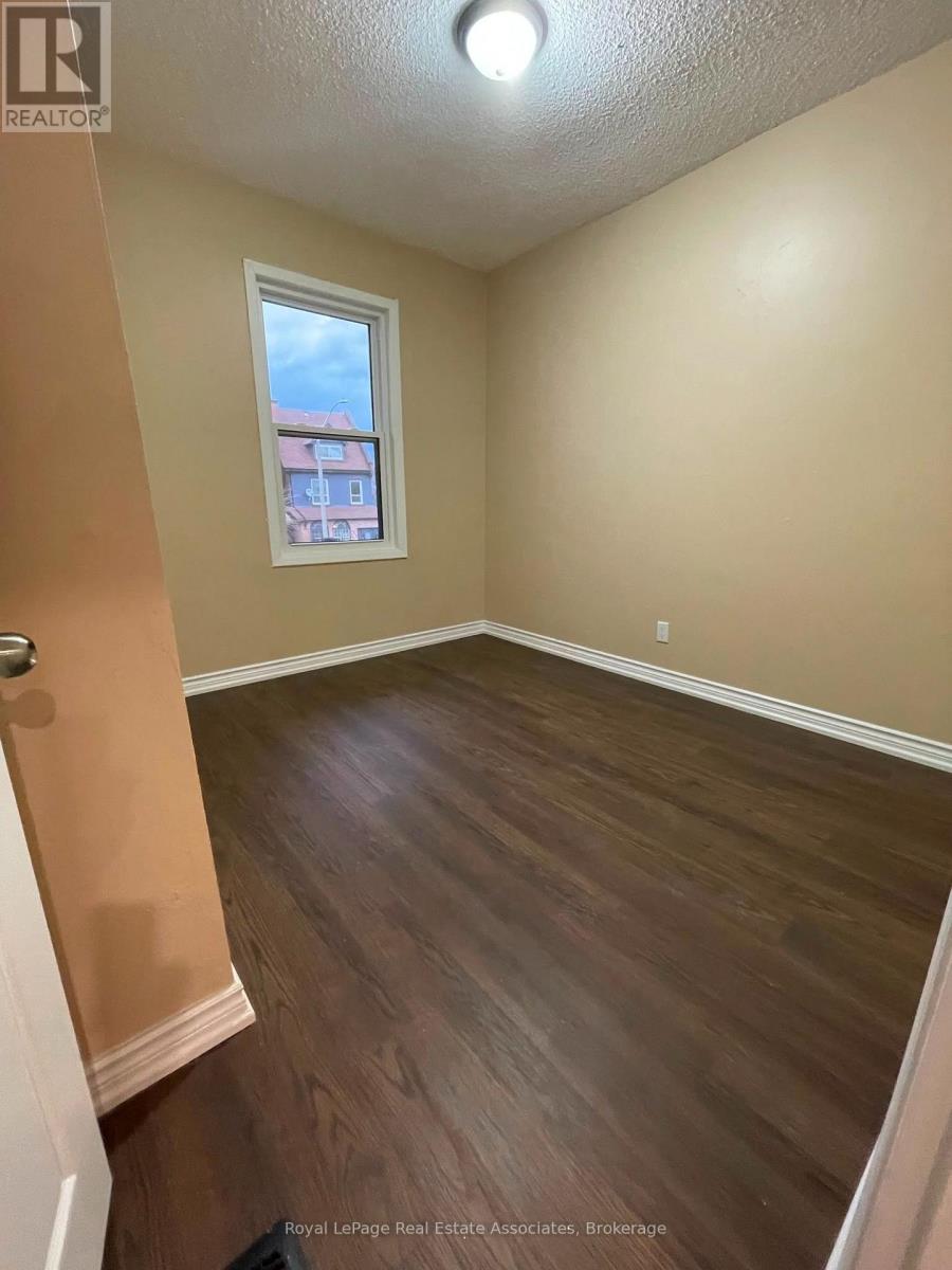526 King Street E Property Photo 21