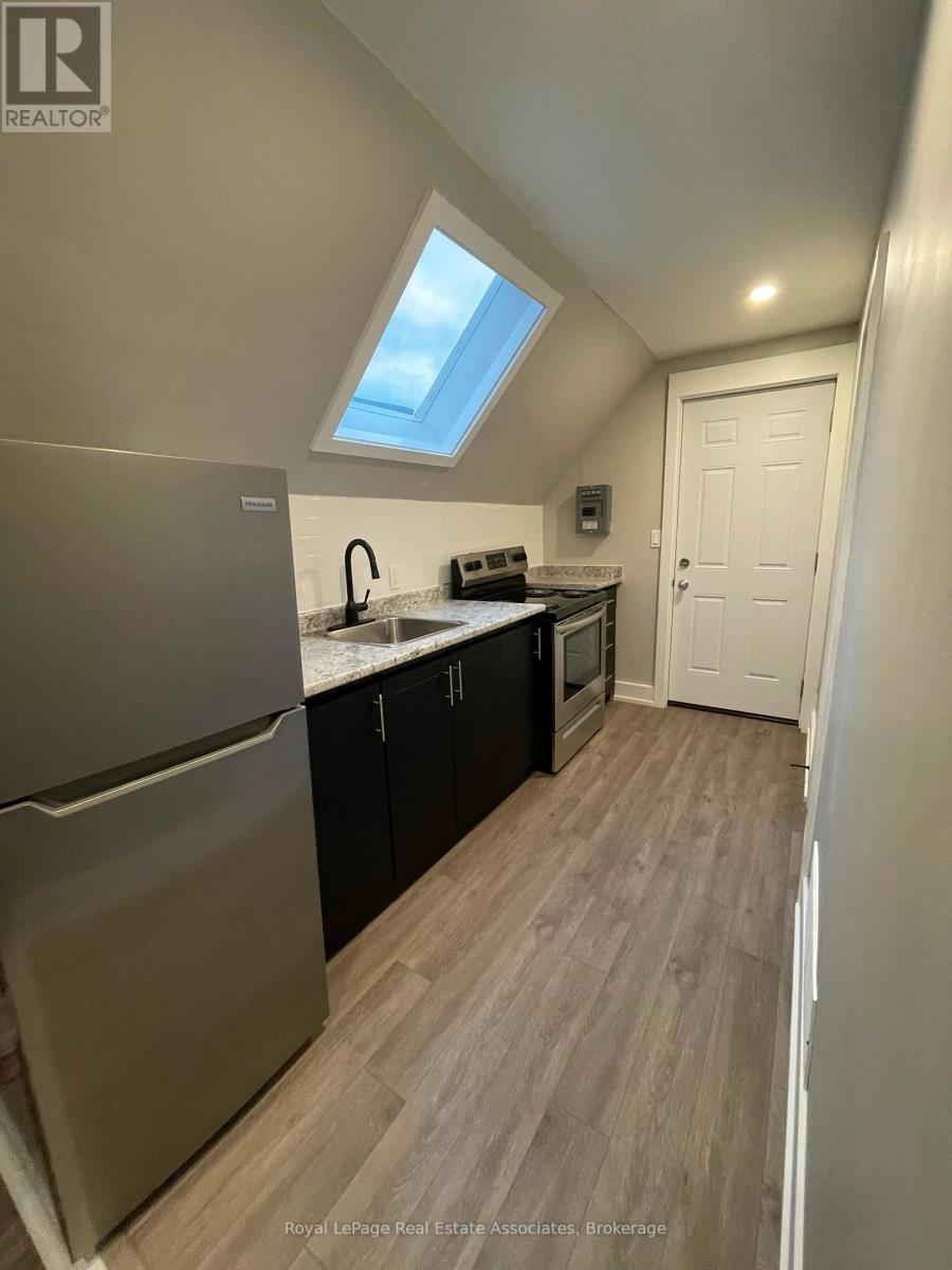 526 King Street E Property Photo 23