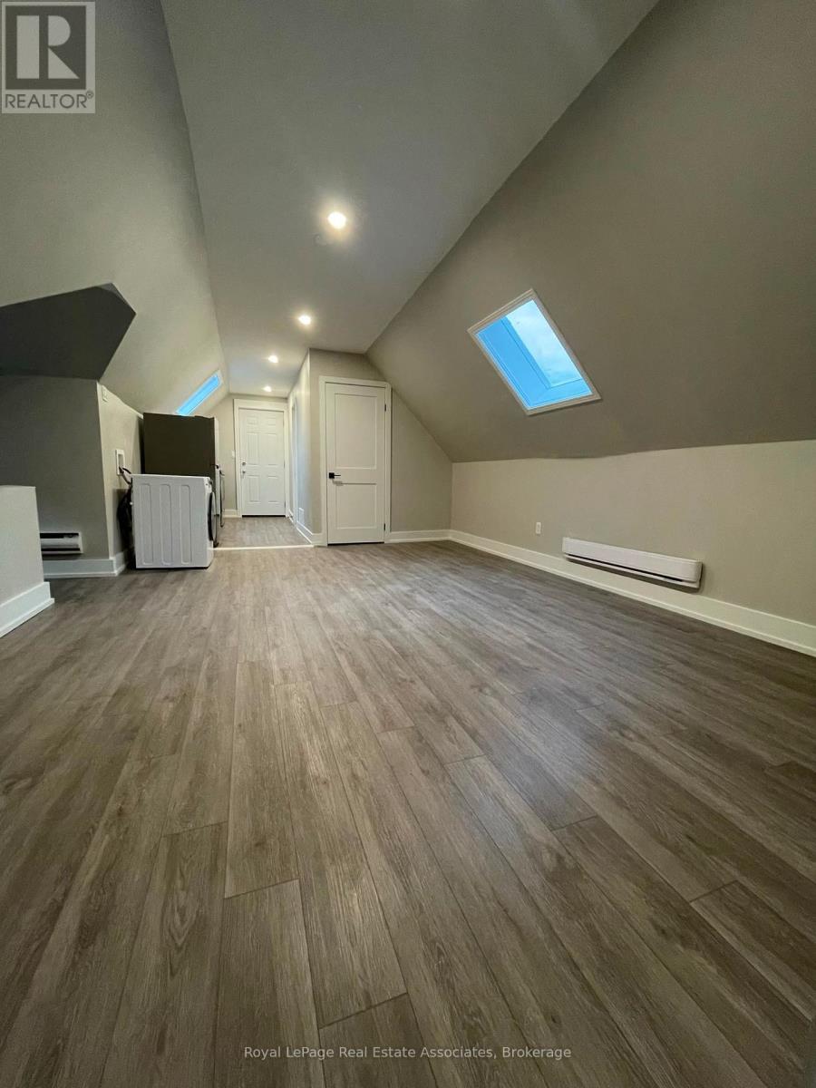 526 King Street E Property Photo 24