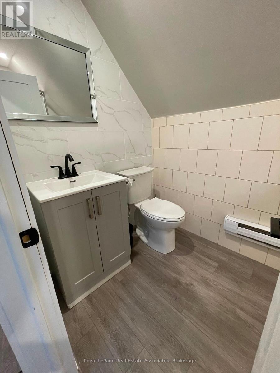 526 King Street E Property Photo 28