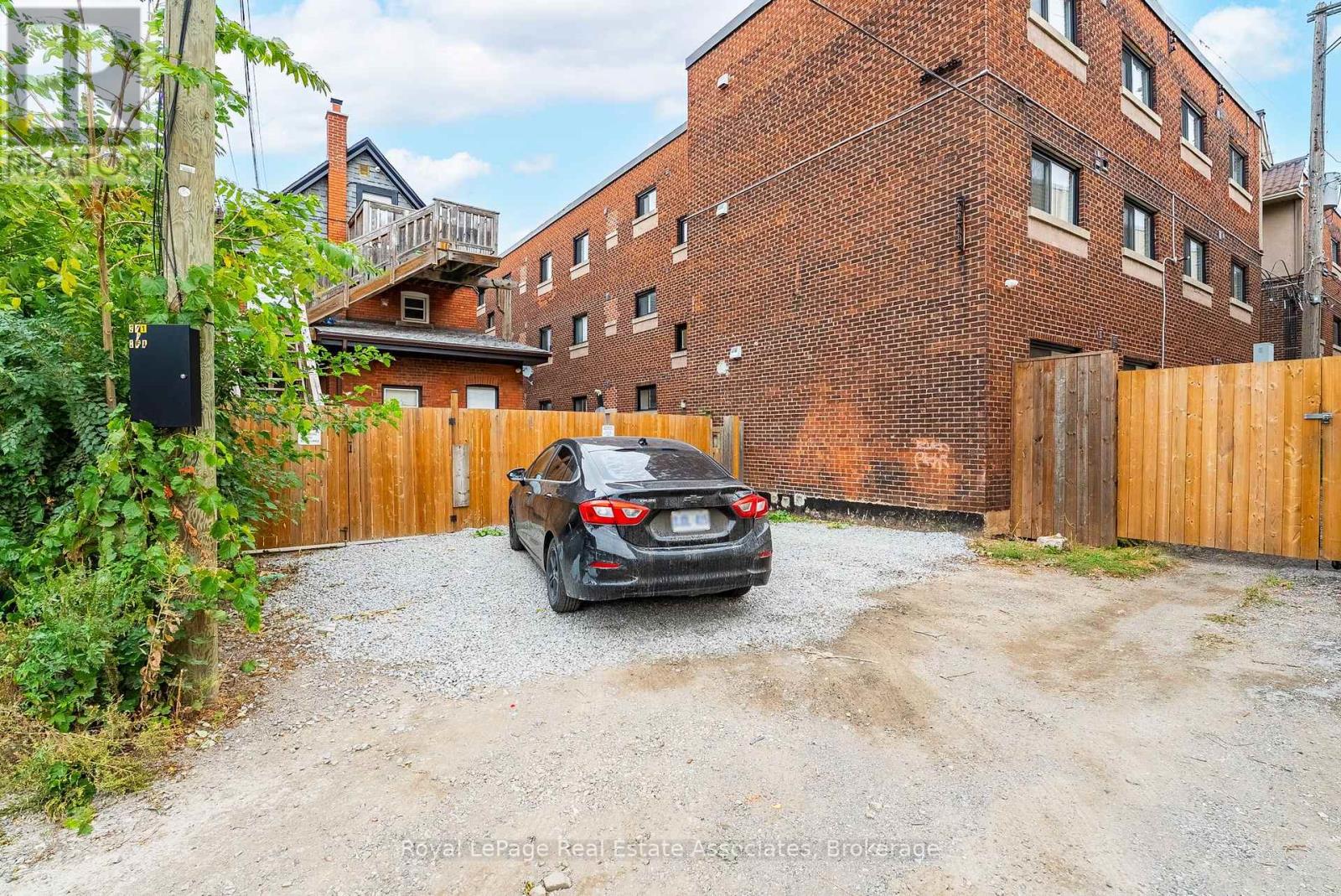 526 King Street E Property Photo 33