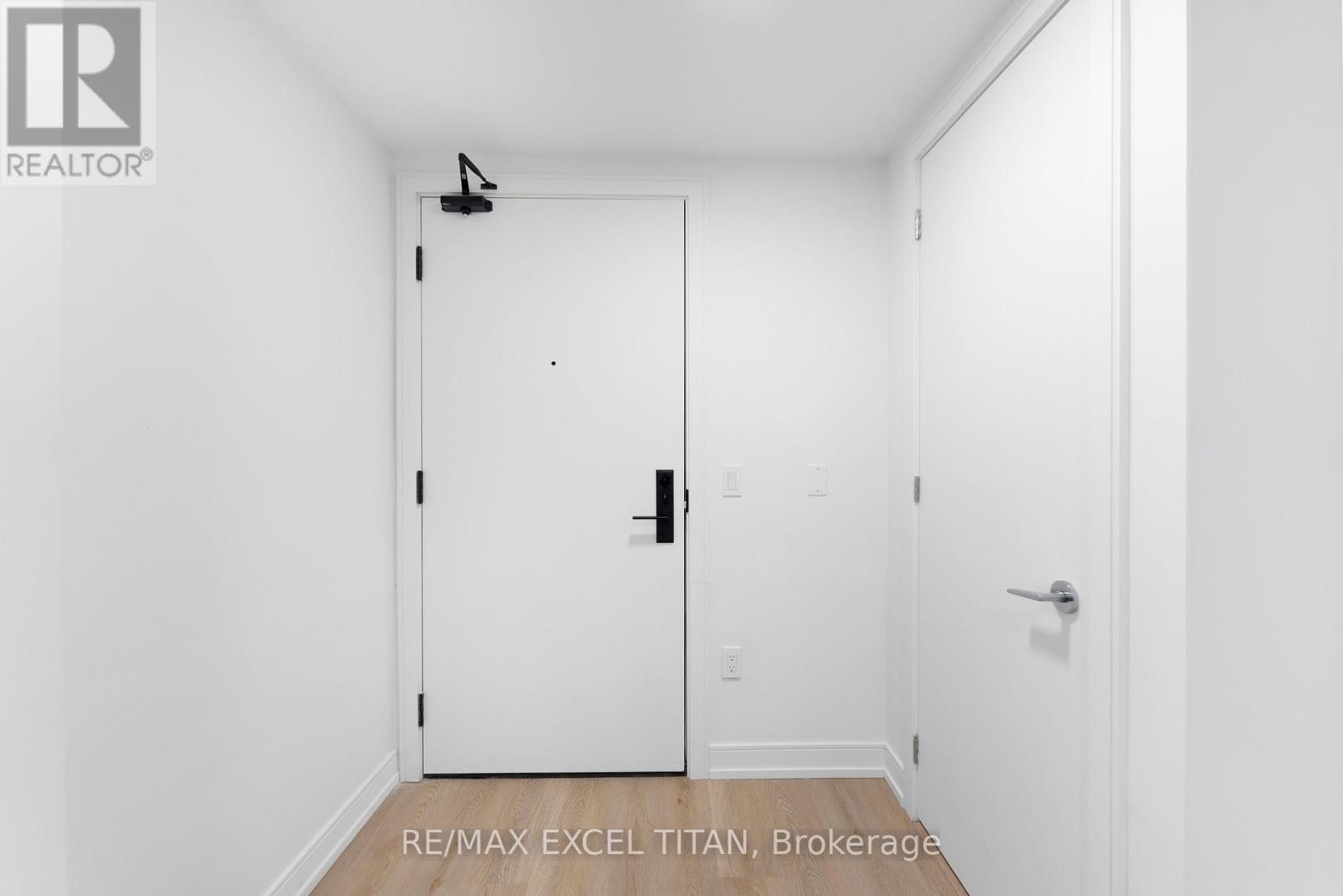 614 - 1 Jarvis Street Property Photo 4