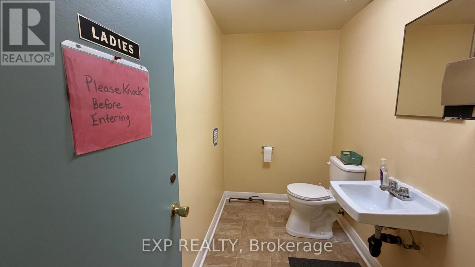Unit 1 - 74 Dundas Street W Property Photo 6
