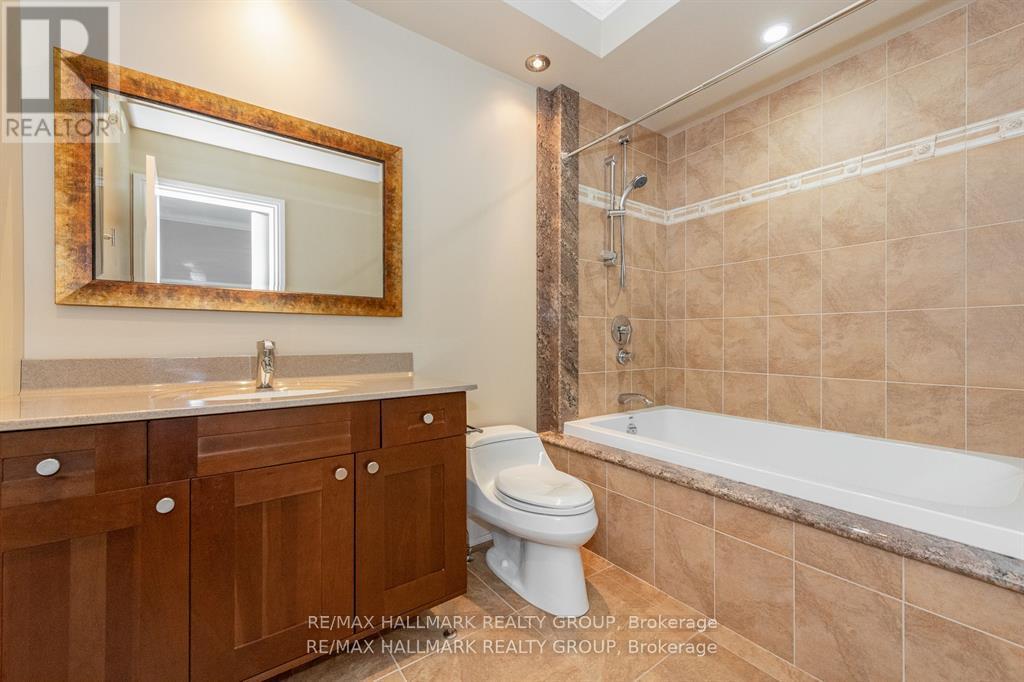 5800 Queenscourt Crescent Property Photo 33