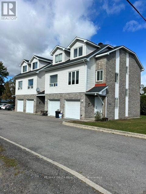 1 - 2594 Laurier Street Property Photo 1