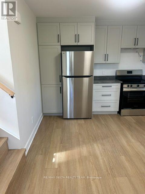 1 - 2594 Laurier Street Property Photo 4