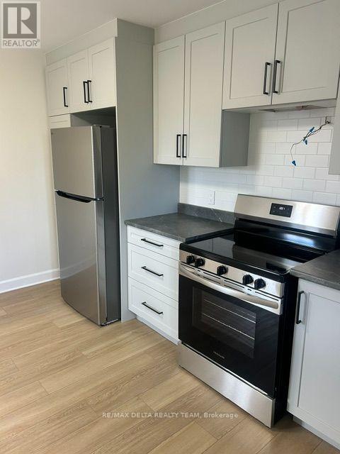 1 - 2594 Laurier Street Property Photo 5