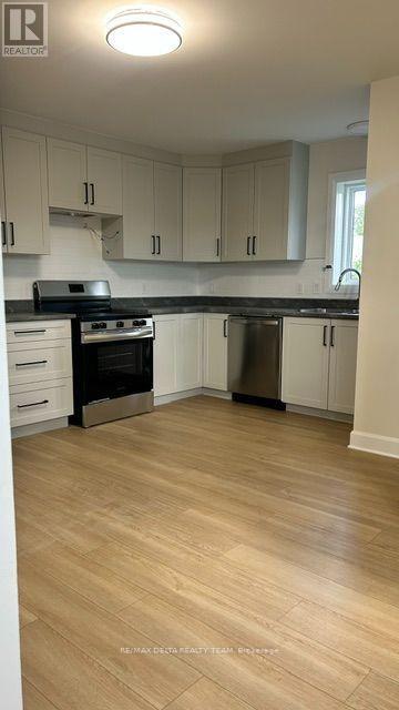 1 - 2594 Laurier Street Property Photo 6