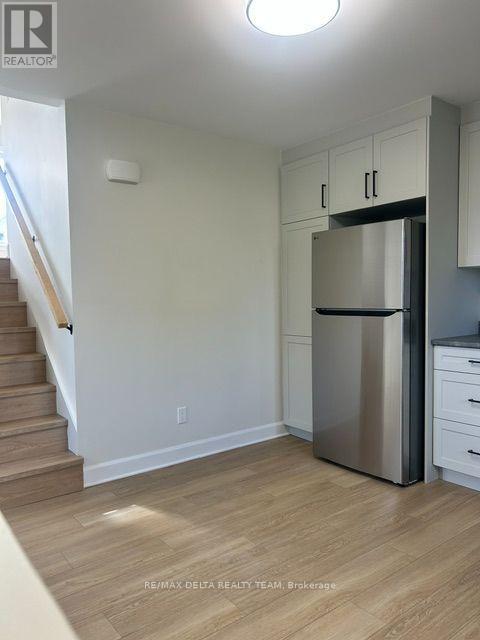 1 - 2594 Laurier Street Property Photo 7