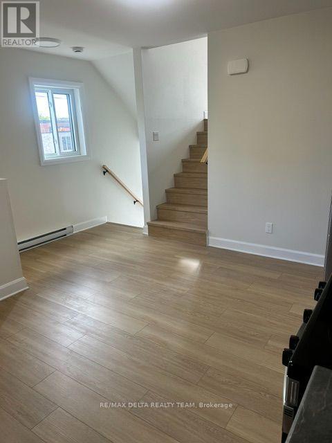 1 - 2594 Laurier Street Property Photo 8
