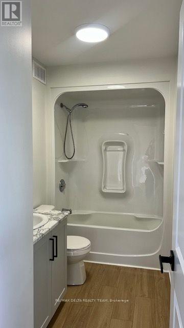 1 - 2594 Laurier Street Property Photo 14