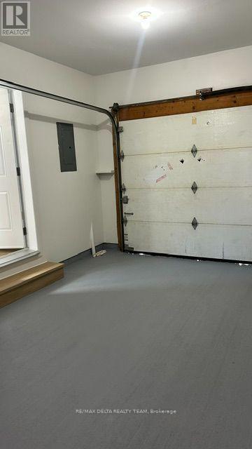 1 - 2594 Laurier Street Property Photo 20