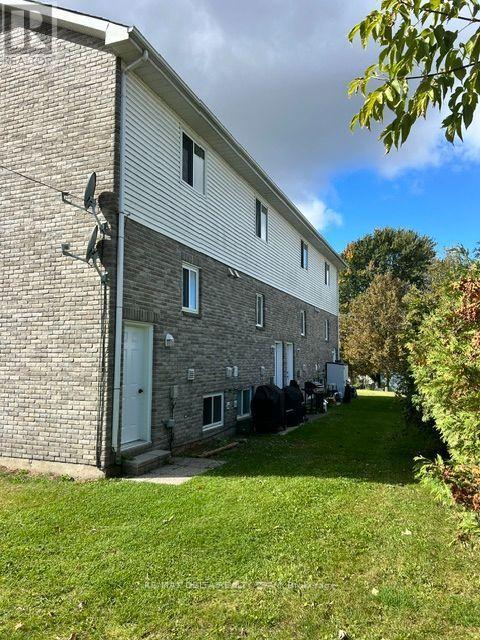 1 - 2594 Laurier Street Property Photo 22
