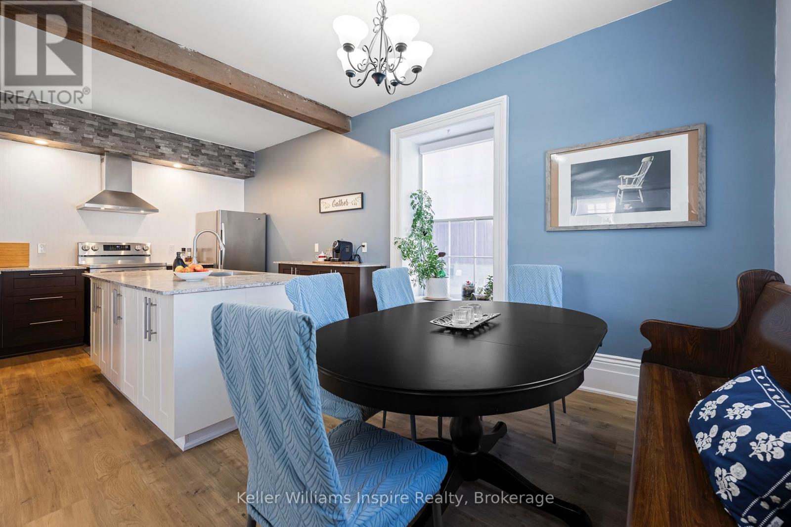 565 St David Street N Property Photo 9