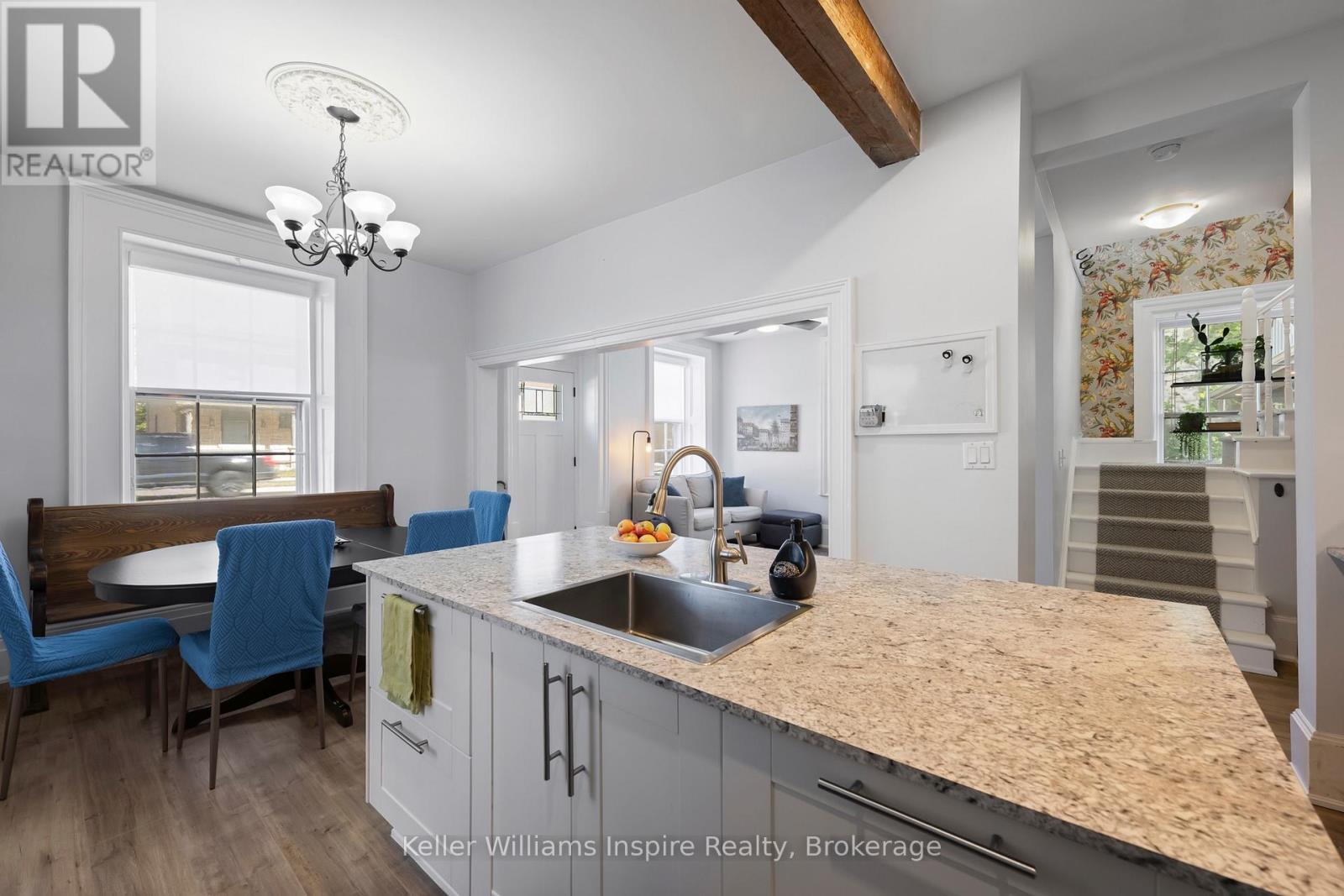 565 St David Street N Property Photo 12
