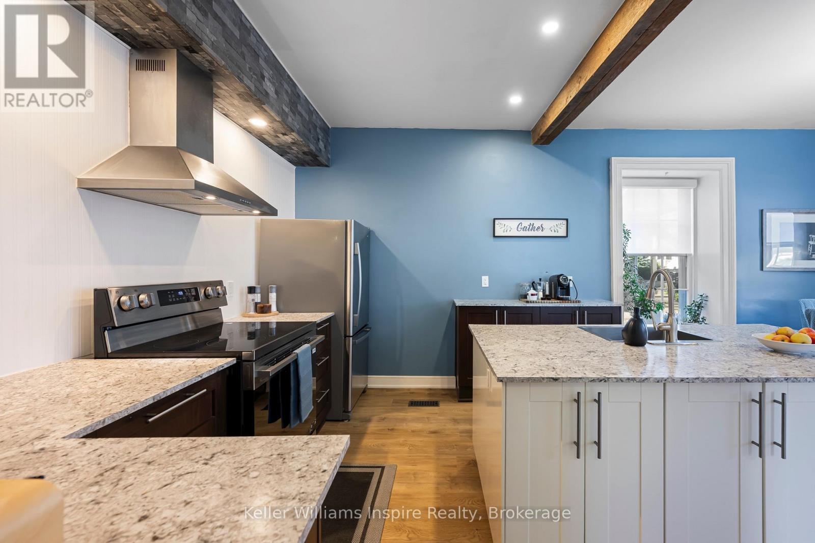 565 St David Street N Property Photo 13