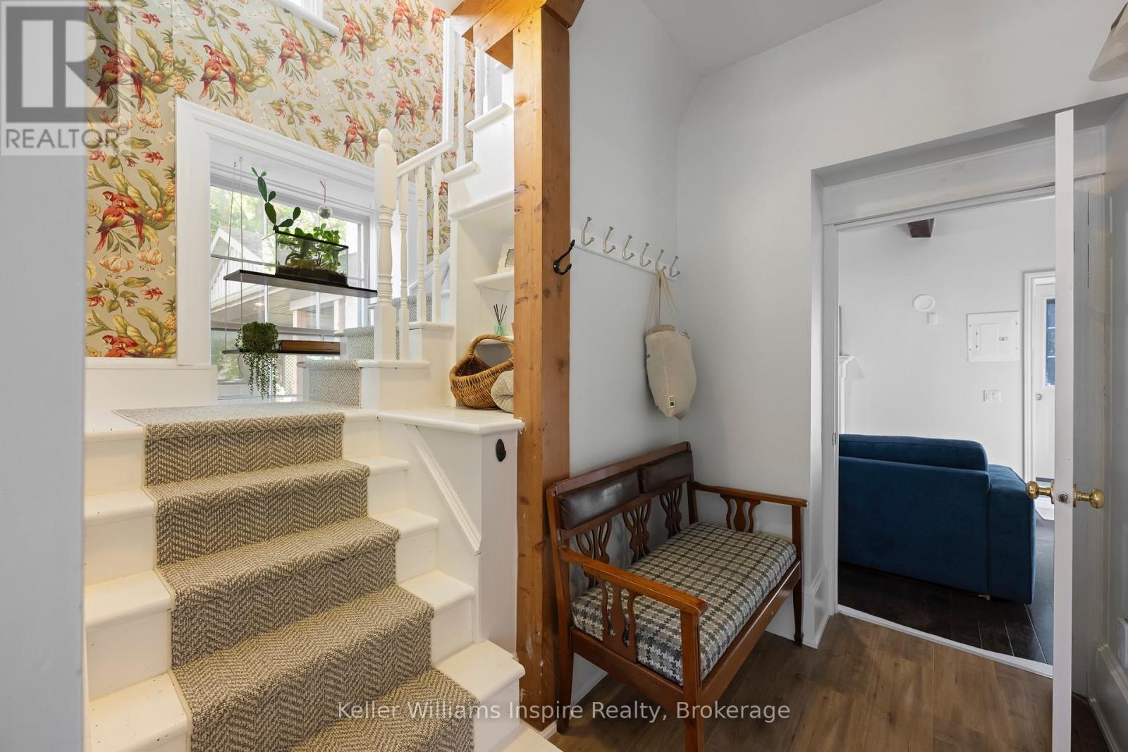 565 St David Street N Property Photo 14