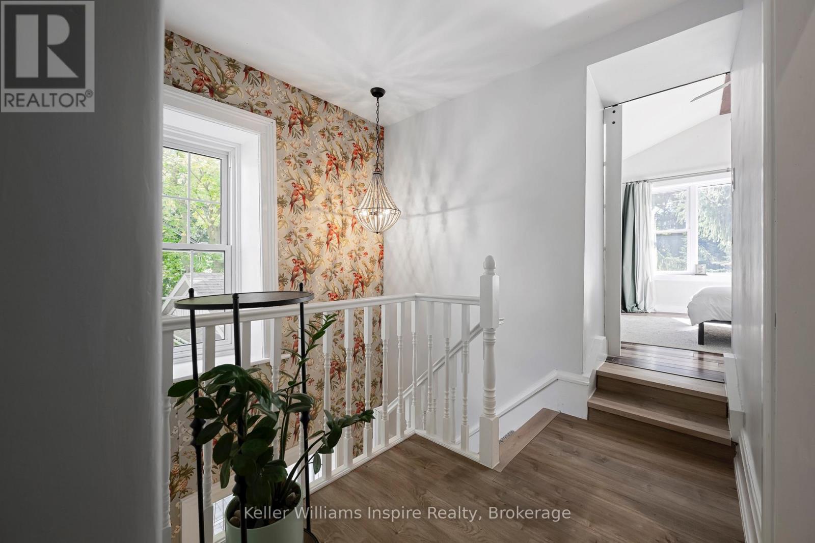 565 St David Street N Property Photo 23